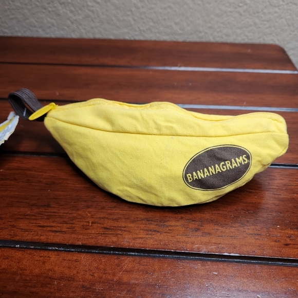 Bananagrams Crossword Word Game Family Fun Bananagram Award Winning Game Night - Picture 2 of 12